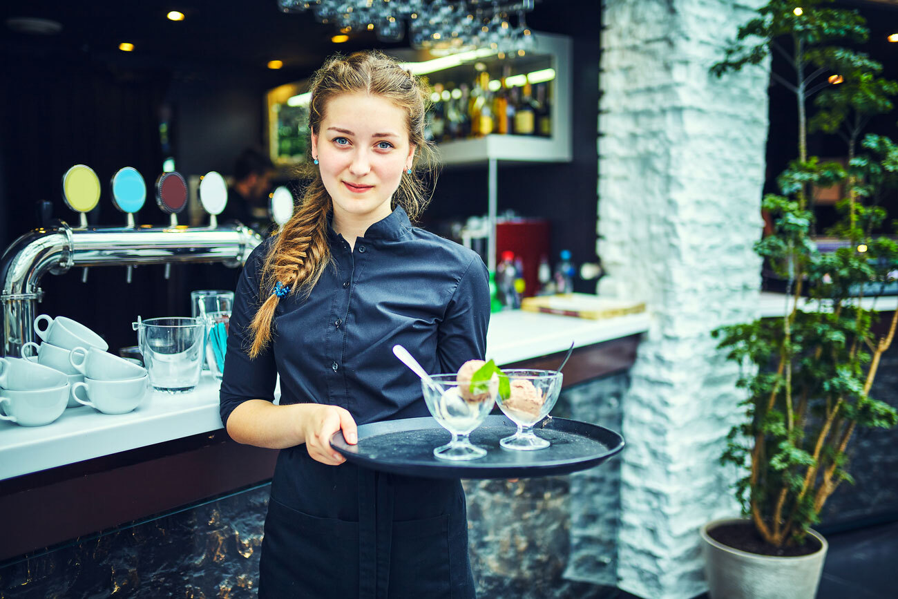 Food-Beverage-Illinios-Waitress