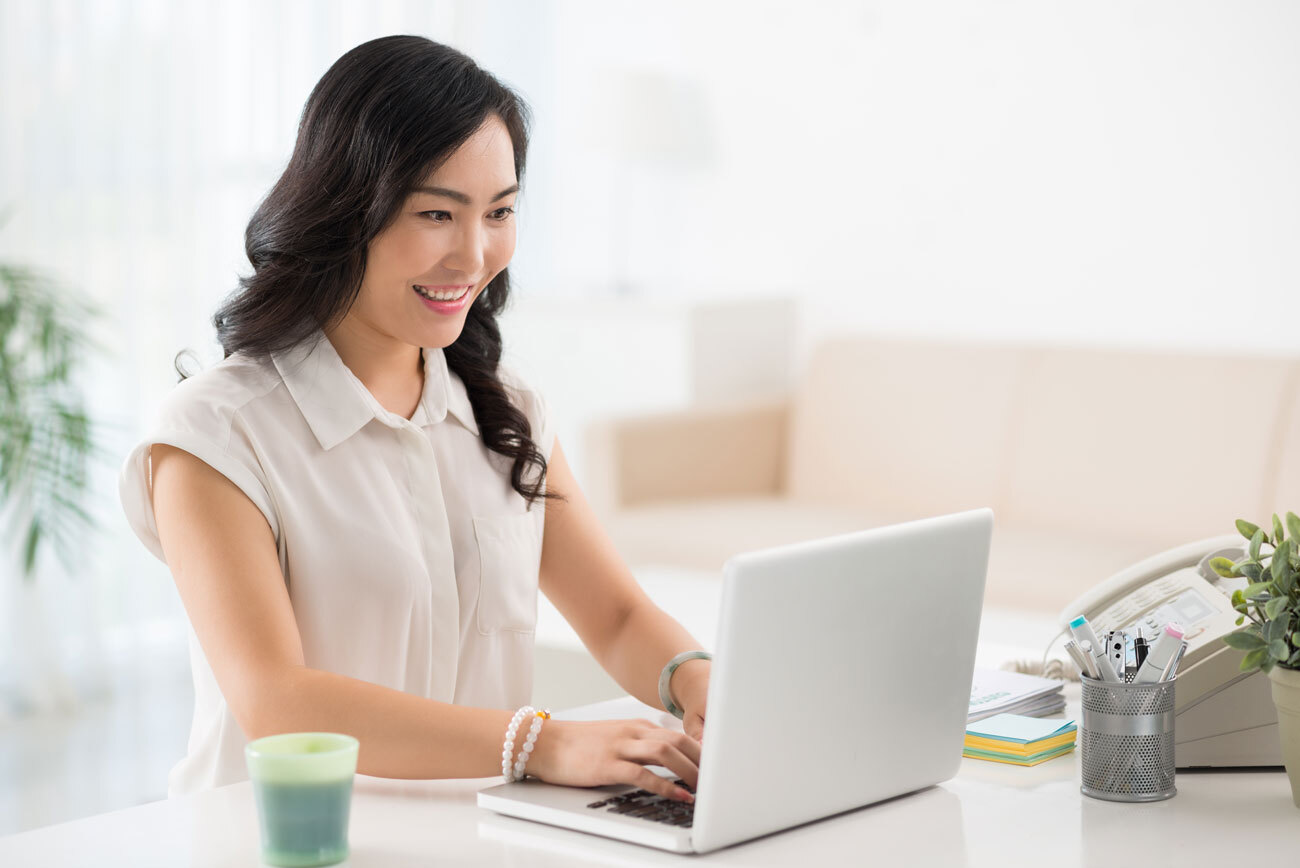 Insurance-Texas-Woman-learning