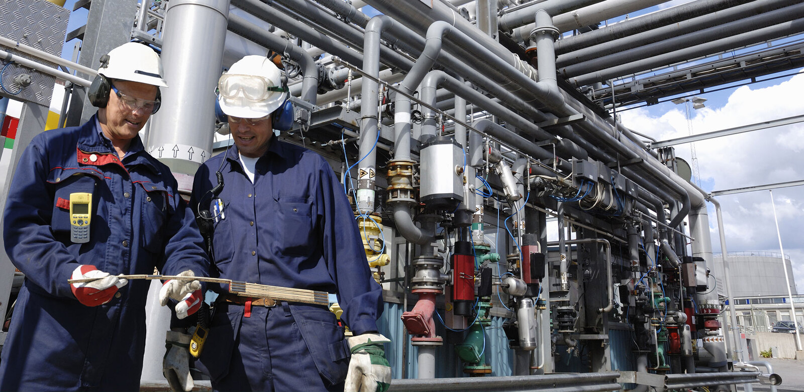 gas-plant-workers